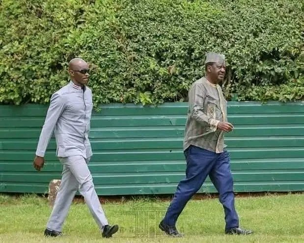 JRhonalds's tweet photo. QUICK FACTS ABOUT H.E RAILA'S MISSING BODYGUARD THAT'S NOT KNOW TO MANY
Maurice Ogeta is Raila's most loyal bodyguard. He has managed to keep him safe all these years.
THREAD๐งถ๐ฎ
#RailaOdinga #freeOgeta Babu Owino https://t.co/JS18gajPke