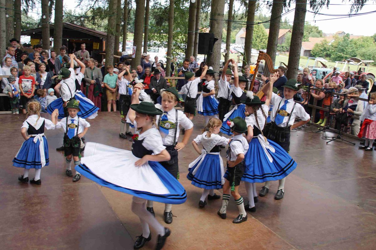 SamNachrichten's tweet photo. Am 12. und 13. August veranstaltet der Volkstracht-Erhaltungs-Verein ,,d´Vilstaler“ Gebensbach zum 44. Mal sein alljährliches Waldfest. Wie seit vielen Jahren findet das Waldfest im Boma Holz statt, welches zwischen Gebensbach und Moosen zu finden ist.

https://t.co/OEMZH3Zi1s https://t.co/kVxgH3LUmG