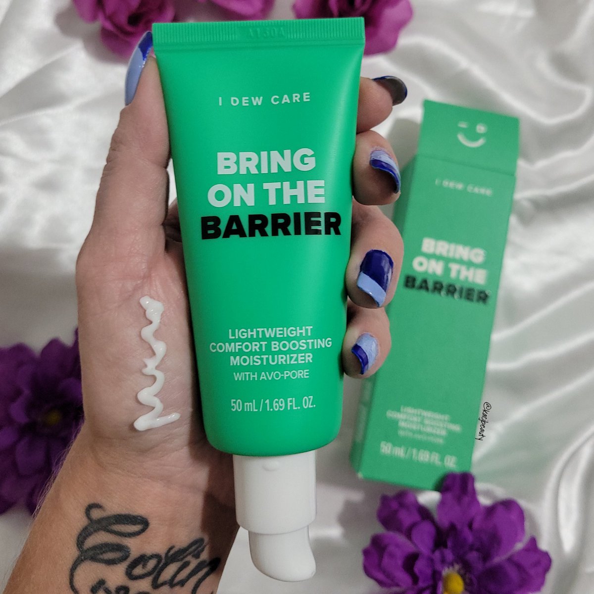Kassydoodles's tweet photo. Thank you @IDewCare  #moisturizer #idewcare  #beautycontentcreator #skincare #igbeauty #igskincare #beauty #ContentCreator #textureshot #eyecreams #skincareroutine #skincaretips #facemoisturizer https://t.co/92rSlb7Kgo