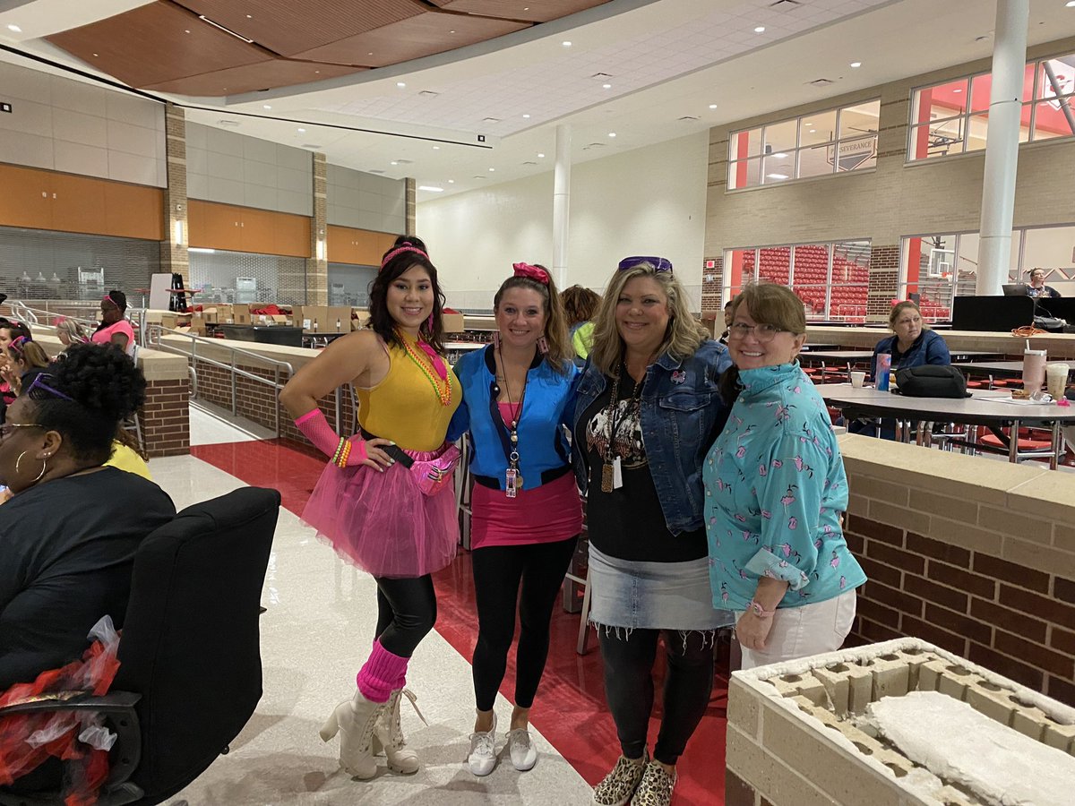 lesliserrano28's tweet photo. 80s Theme with @SantaFeMSCISD 
#CISDROCKINTHESTAGE
#theclevelandisdway
#LetsGoJags
#JagROAR
#BeFierce https://t.co/WtsJBXtLYk