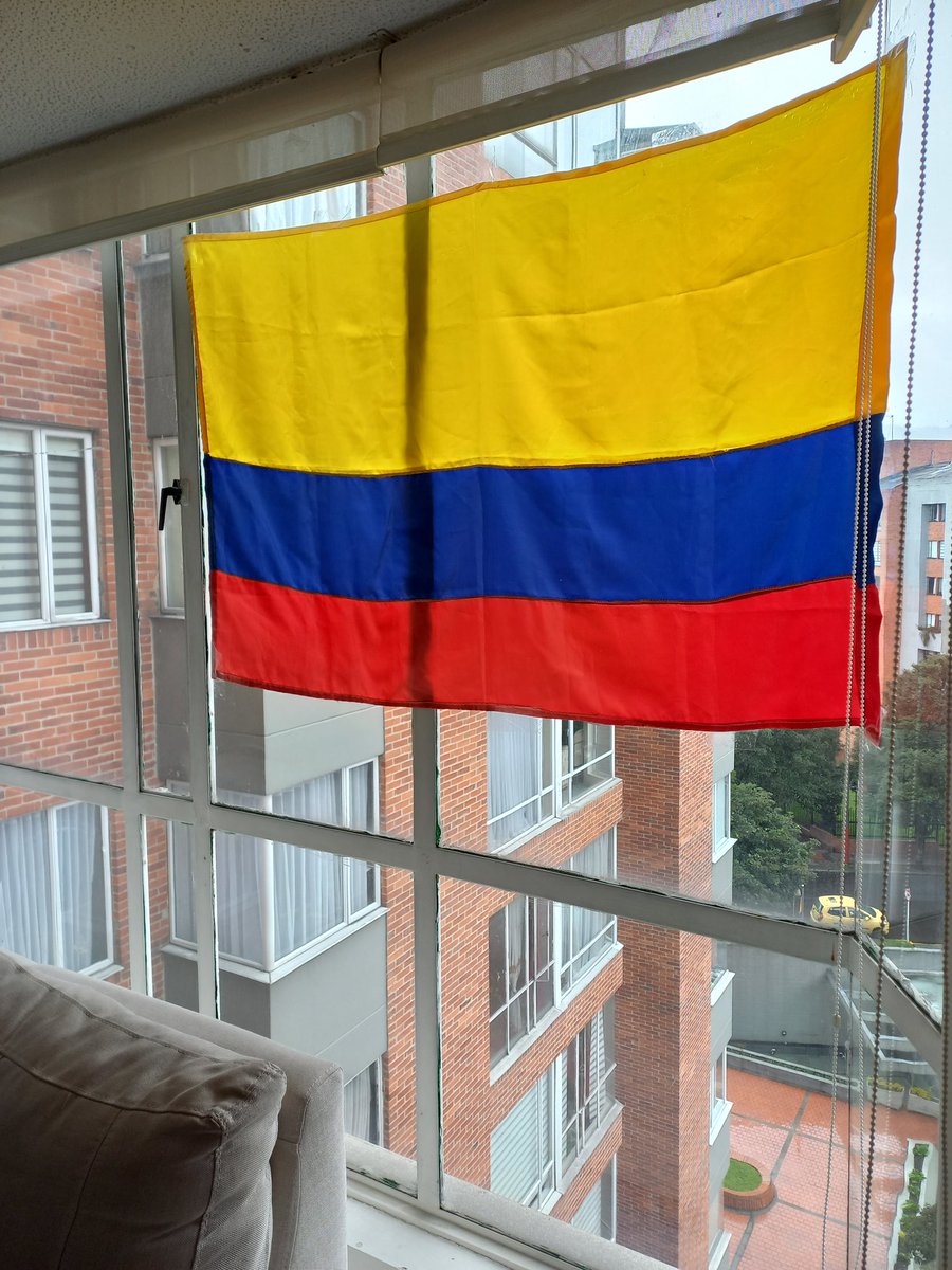 juliabaute000's tweet photo. Conmemorando los 213 años de grito de independencia de mi patria https://t.co/chd9JL5Yhb