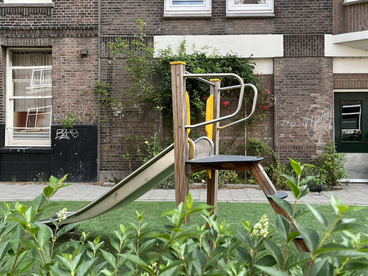 Qagggy's tweet photo. What if we built streets for kids? How would we allocate street space? https://t.co/xKEPasgmVI