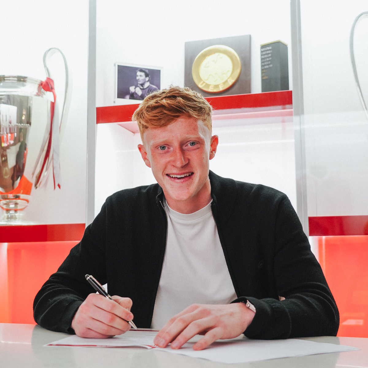 Oli Hammond has put pen-to-paper on a new contract with #NFFC ✍️

Congratulations, Oli!

👉 bit.ly/3Dn7Eh6