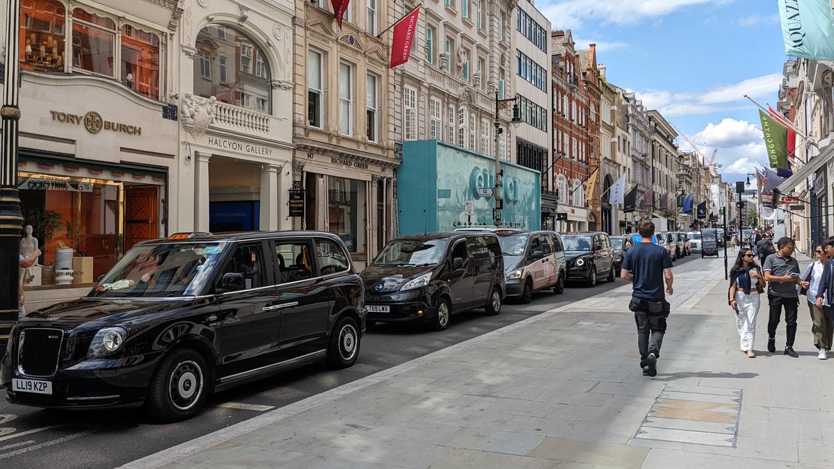 BREAKING: Fanatical eco zealots at @JustStop_Oil have hijacked taxis and are using them to completely block New Bond Street. Emergency services unable to get through.