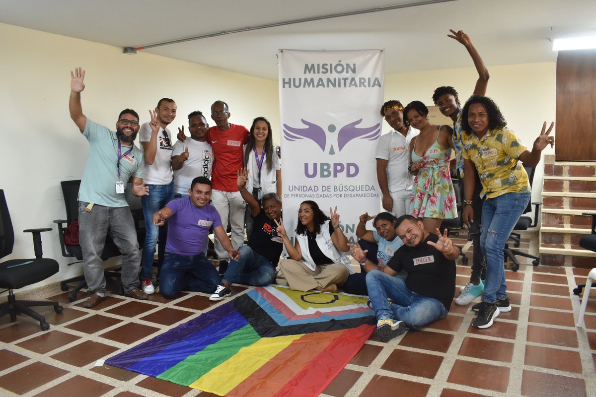 UBPDcolombia's tweet photo. 📍#Sincelejo|  La #UBPD dialogó con la organización “LGTBIQ+ Todos Somos Iguales”, para unir esfuerzos y aportar a la búsqueda de personas dadas por desaparecidas desde el enfoque LGTBIQ+ en desarrollo de los Planes Regionales de Búsqueda. 🏳️‍🌈🏳️‍⚧️
#LaBúsquedaRepara https://t.co/Ghq3ajbL3t