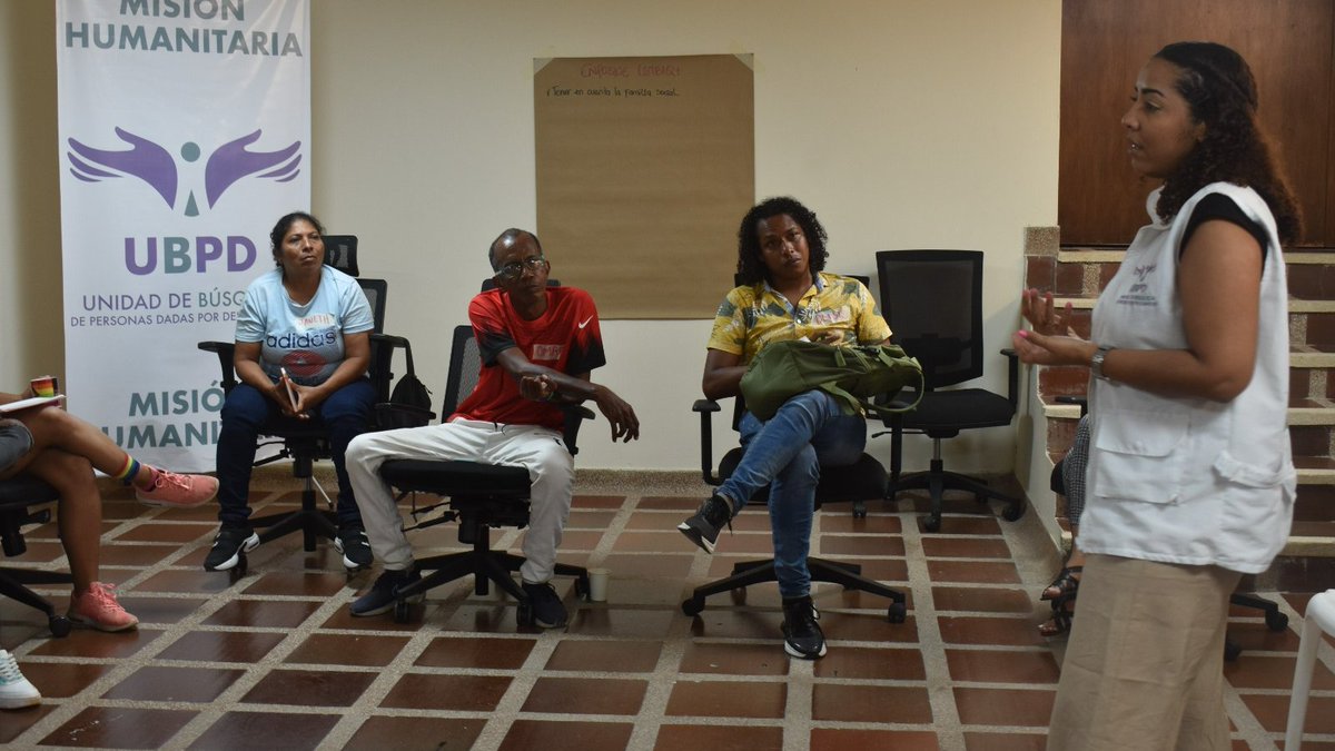 UBPDcolombia's tweet photo. 📍#Sincelejo|  La #UBPD dialogó con la organización “LGTBIQ+ Todos Somos Iguales”, para unir esfuerzos y aportar a la búsqueda de personas dadas por desaparecidas desde el enfoque LGTBIQ+ en desarrollo de los Planes Regionales de Búsqueda. 🏳️‍🌈🏳️‍⚧️
#LaBúsquedaRepara https://t.co/Ghq3ajbL3t