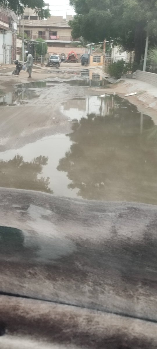 decentsilk's tweet image. @DCKhiCentral @S_NehaShah @kwsbofficial66 I've shared pictures of sewerage water issues multiple times, but no action taken yet!  Block 4 F.B Area Gulberg Town, @murtazawahab1 kindly prioritize public health and address this problem ASAP! #SewerageProblem