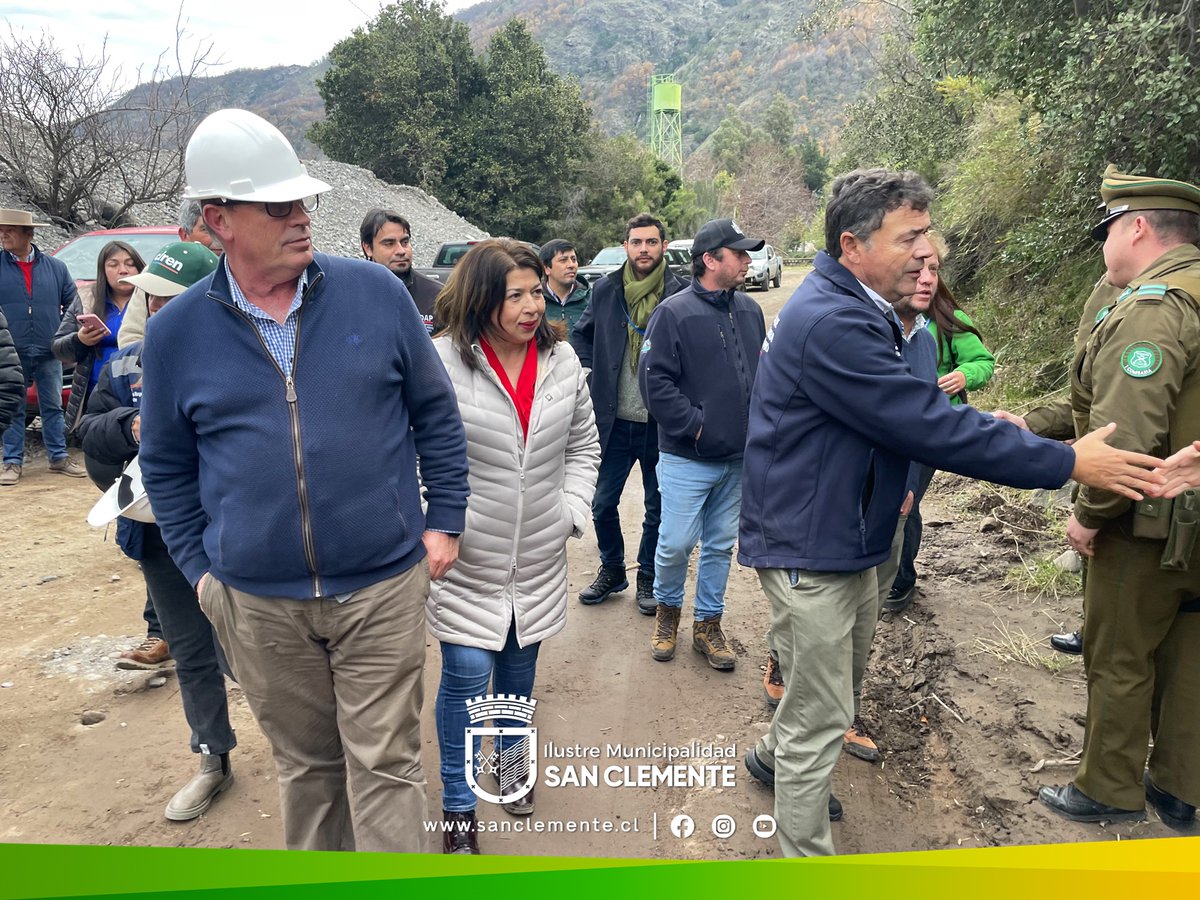 imsanclemente's tweet photo. ✅ 𝗔𝗹𝗰𝗮𝗹𝗱𝗲𝘀𝗮 𝗠𝗮���𝗶́𝗮 𝗜𝗻𝗲́𝘀 𝗦𝗲𝗽𝘂́𝗹𝘃𝗲𝗱𝗮, @MinagriCL  Esteban Valenzuela y Junta de Vigilancia del Río Maule, visitaron las diferentes obras de limpieza y rehabilitación de canales en Armerillo, San Clemente, gravemente afectado por las lluvias en la zona. https://t.co/y7UkS1w8mR