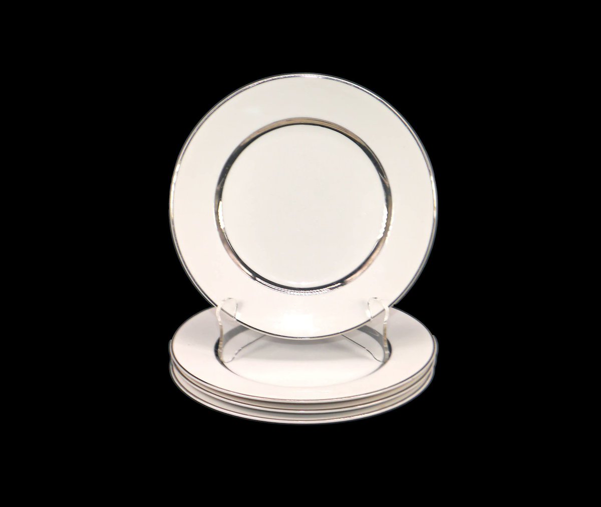 G97816960Girl's tweet photo. Harmony House Silver Rhapsody salad plates made in Japan. https://t.co/GdtrKzIT9f via @Etsy #BuyfromGroovy #antiqueshop #tableware #dinnerware #vintagetableware #HarmonyHouse #SilverRhapsody #HarmonyHouseSilverRhapsody #HarmonyHouseJapan #EtsySellers https://t.co/hkQVGfLjd9