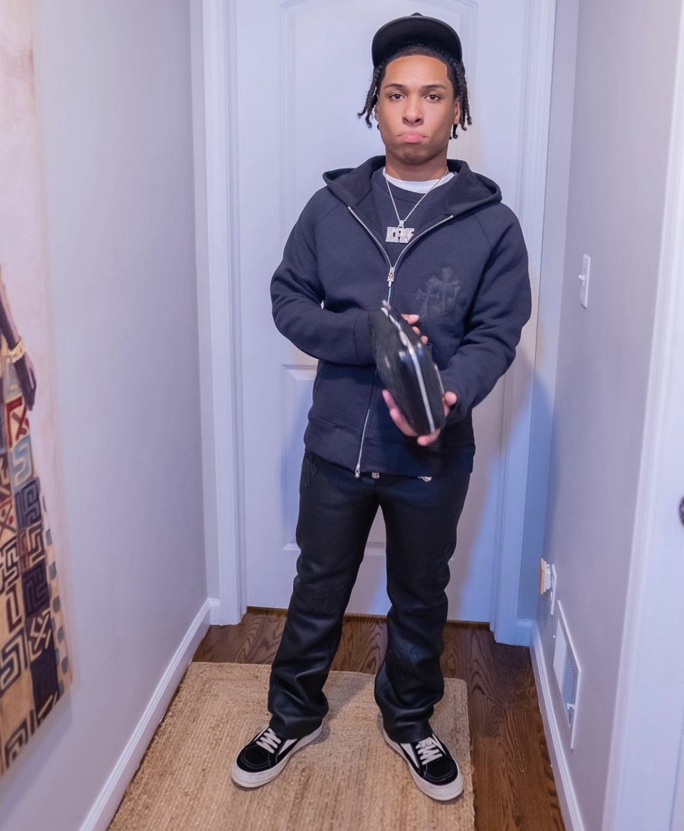 _dudeylo's tweet photo. Why would I need a stylist to pick out a outfit for me I got mad gear😮‍💨👨🏾‍🦯👨🏾‍🦯👨🏾‍🦯
#LLKD👑 #FreeWhoMatters⛓️ https://t.co/A7hyBMWwqM