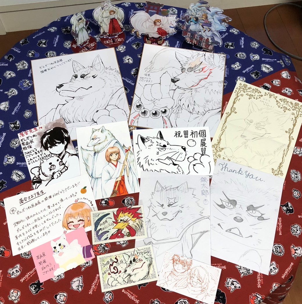 ochiai_staff's tweet photo. 原画展で頂いたイラストやお手紙です！
お手紙は全部読んでいます、お気持ちが嬉しい✨
イラストはいろんな銀太郎やまこと達がいて感動です🦊🍊🦊
#ぎんぎつね原画展 https://t.co/Jbxw9Bqx3x