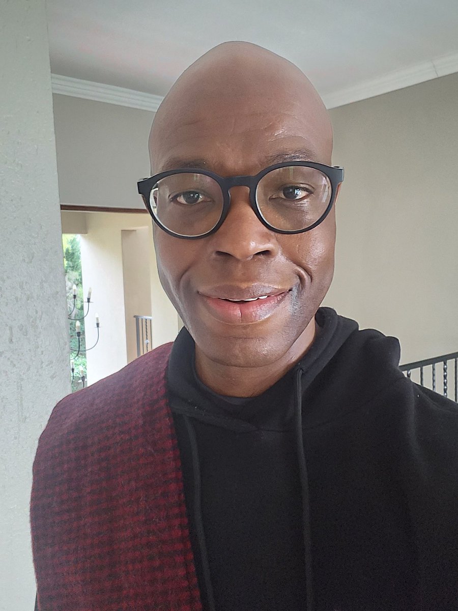 koko_matshela's tweet photo. I got my smile back😁 

Big up to the maxillofacial surgeon and excellent dentistry🙌🏿

I regret that my dental hygiene was very poor when I grow up. I can't blame it on apartheid. We used to get free Colgate and a toothbrush at lower primary. But still... https://t.co/iU5pSwy4xF