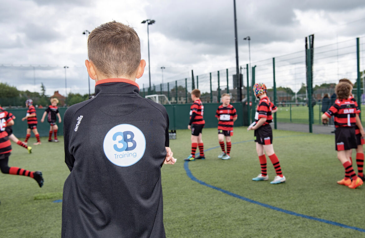 MorsonNexus's tweet photo. Our Head of Business Development, Simon, attended the @LeighEast rugby game on Sunday.  🏉

Here's Simon with the U11s Tigers in their off-field wear sponsored by 3B Training.

#3Btraining #trainingprovider #oneclub https://t.co/ttizMYWRfK