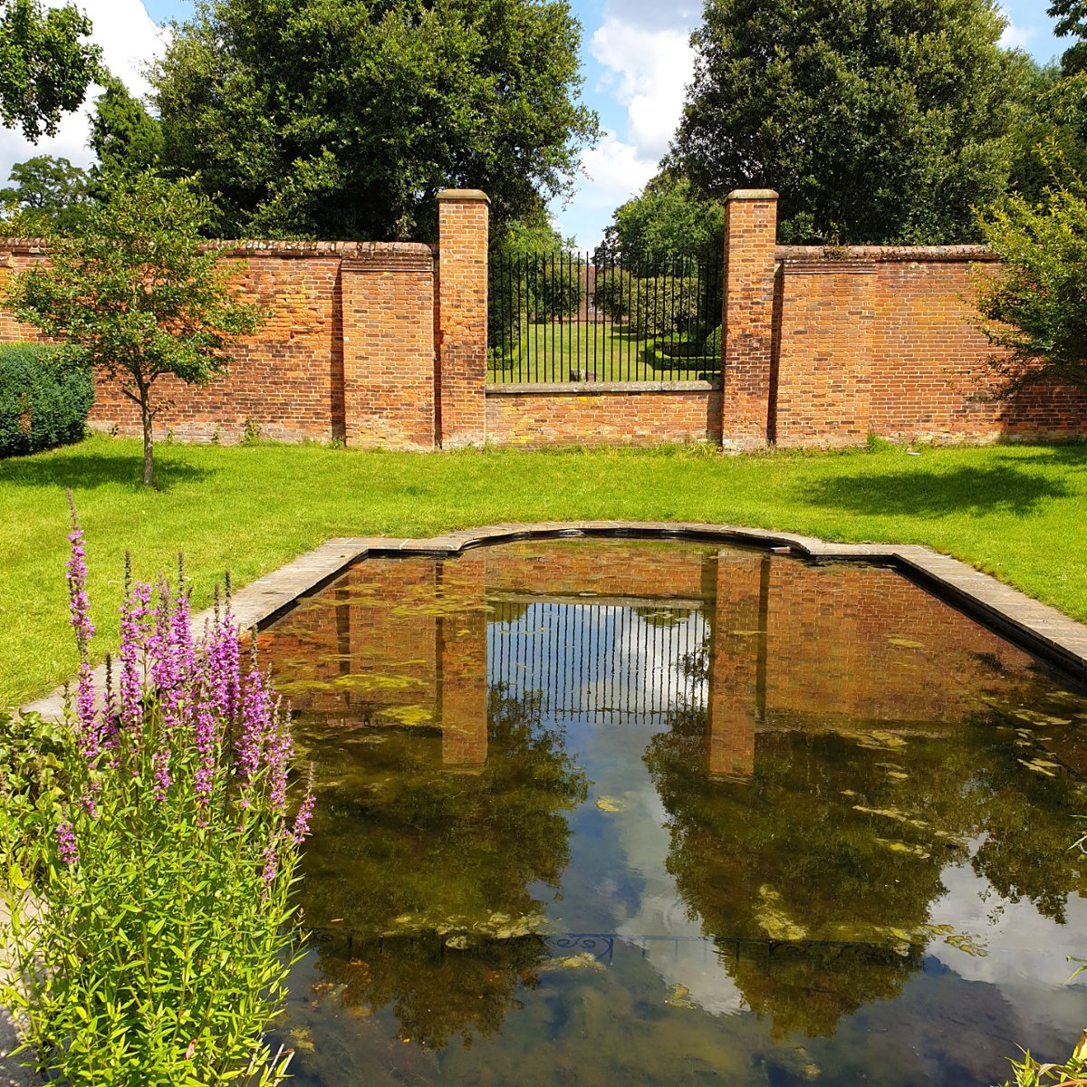 WarksGT's tweet photo. A quick look back at our first visit of the year to Castle Bromwich Gardens! Dating from 1685, they remained with the Bridgeman family until 1936 then fell into decay. Now restored and open to the public. Great guides too!!
#warksGT #cbhallgardens #warwickshiregardenstrust https://t.co/C2WTcjbeK7