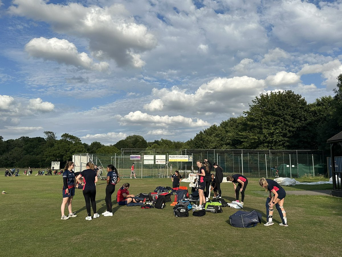 HuttonCCWomen's tweet photo. Great session on Tuesday. After some energetic fielding drills the players rotated through nets with the bowling machine, batting and bowling against each other on the square and 1-1 coaching with fast bowling expert @cathdalton57 Top Session ๐๐ช
#TeamHutton https://t.co/LHhVG5F68D