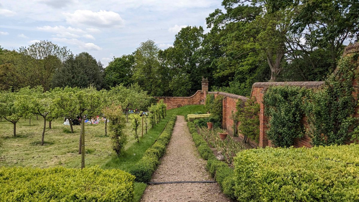 WarksGT's tweet photo. A quick look back at our first visit of the year to Castle Bromwich Gardens! Dating from 1685, they remained with the Bridgeman family until 1936 then fell into decay. Now restored and open to the public. Great guides too!!
#warksGT #cbhallgardens #warwickshiregardenstrust https://t.co/C2WTcjbeK7