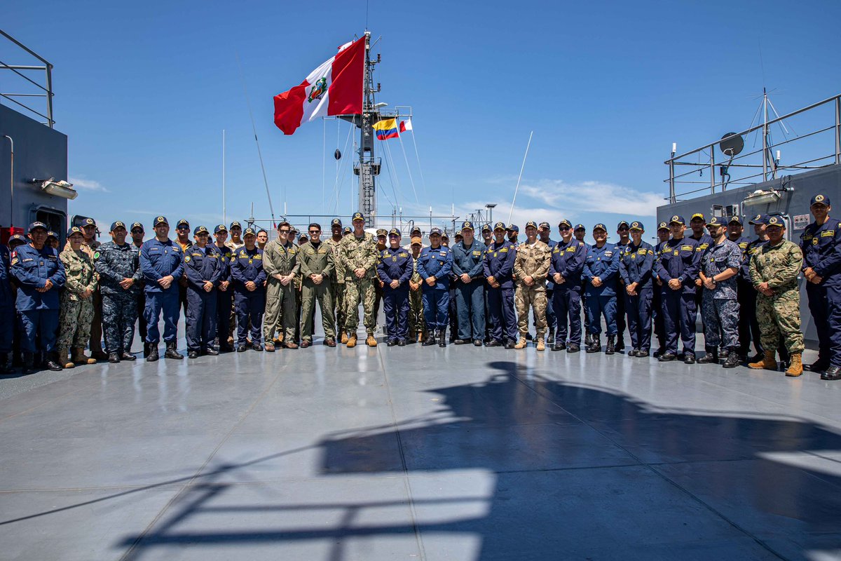 NAVSOUS4THFLT's tweet image. Rear Adm. James Aiken, Commander, U.S. Naval Forces Southern Command/U.S.  4th Fleet visits the Peruvian Navy Flagship BAP Pisco (AMP 156) during #UNITASLXIV . #MaritimePartnerships #Teamwork