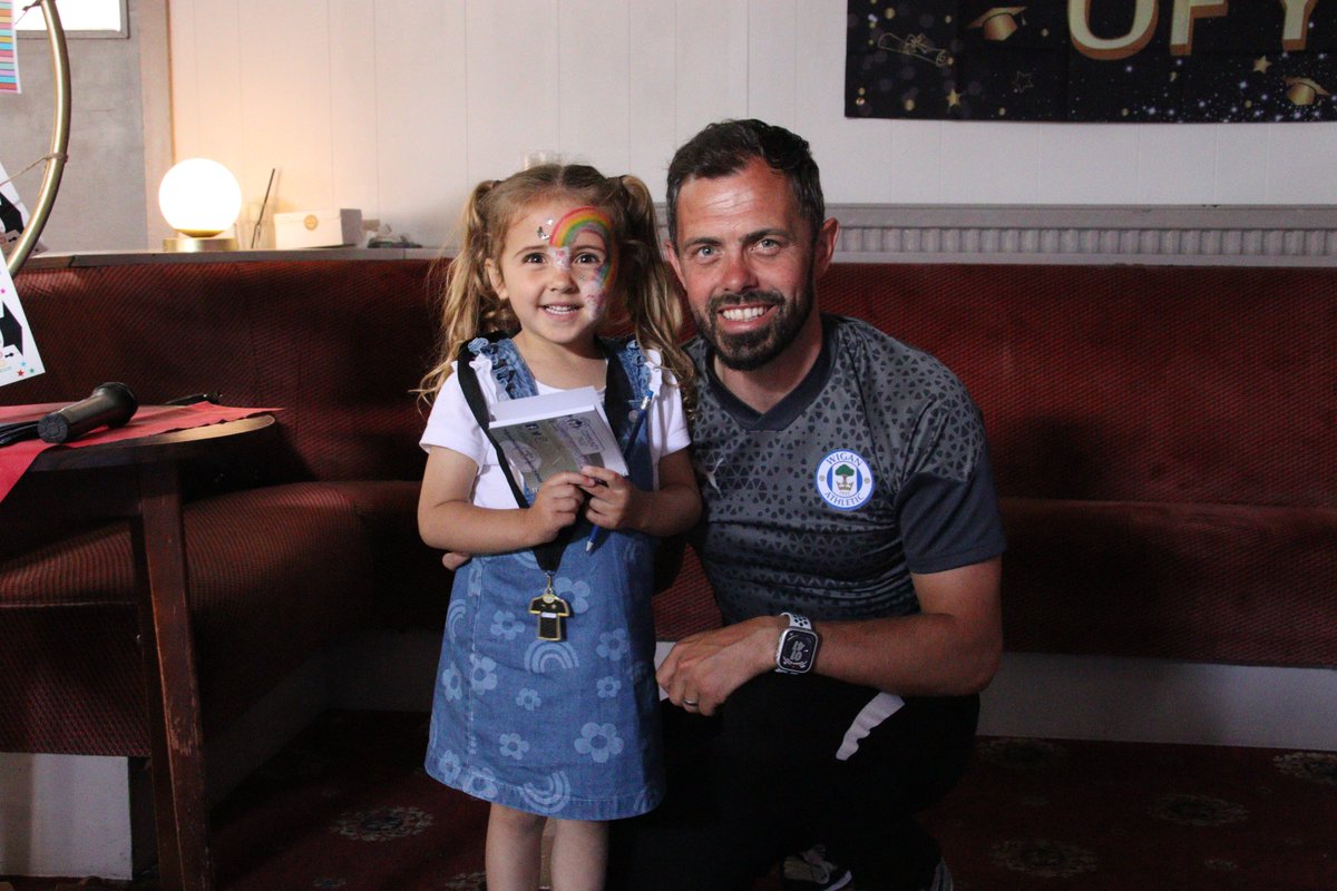 🙌 Today, we were delighted to support @CareLoveLearn's Pre School graduation!

Our Early Years Officer, Craig Mahon, has worked with the children on the #KidsOnTheMove programme and visited the celebration to present them with medals and prizes. 

Congratulations!

#wafc 🔵⚪