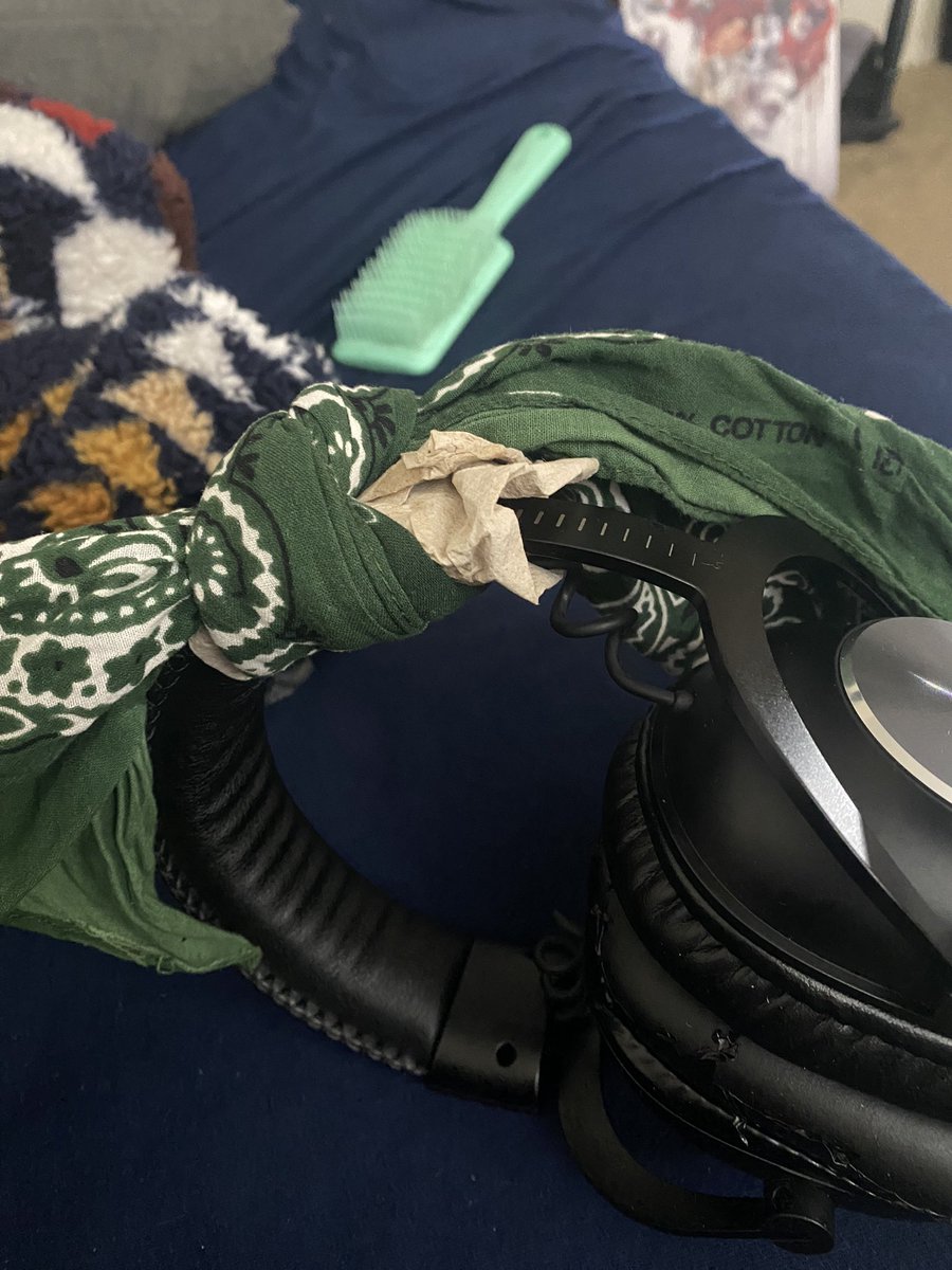 TarnishedNative's tweet photo. Definitely enjoyed the journey two years. Hopefully I can fix with some adhesive. If not I’ll be scooping up the G fits or pro x 2. Here is my review 10/10 great hub, comfort, and sound. Thank @LogitechG https://t.co/M7zfVT78k6