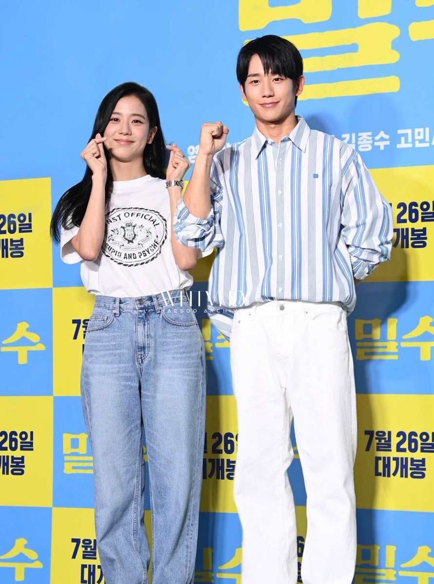 SimpforSNSDnChu's tweet photo. My #HAESOO parents in one event again 😭 HAEIN and JISOO at the ‘Smugglers’ VIP premiere. https://t.co/xqfvfhsktF