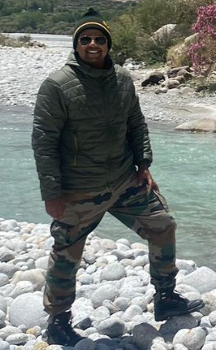 major_pawan's tweet photo. Captain Anshuman Singh, #ArmyMedicalCorps, laid down his life while trying to save soldiers in a fire accident at Siachen glacier earlier yesterday - 19 July 2023. 

He was married recently 
A young soldier sacrificed his life saving his fellow soldiers and for all of us. 

Jai Hind 🇮🇳