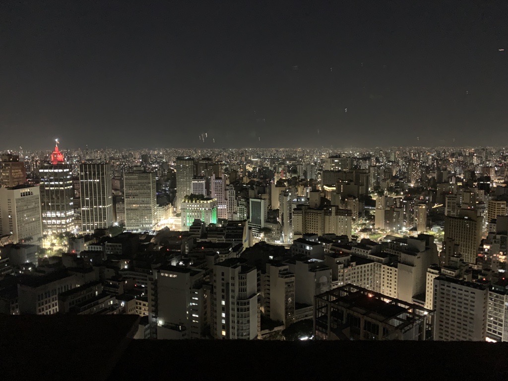 RolandDG_PR's tweet photo. ブラジルへは初訪問となった社長の田部。それもあり現地スタッフが色々を気を遣ってくれ満喫できたそうです。Andersonと日本から来ていた営業本部長のTony(写真中央)も一緒に夜景の綺麗なビルで記念撮影。
#ローランドディージー
#ローランドDG
#DGSHAPE
#FuturePrint https://t.co/qrQ18nCksD