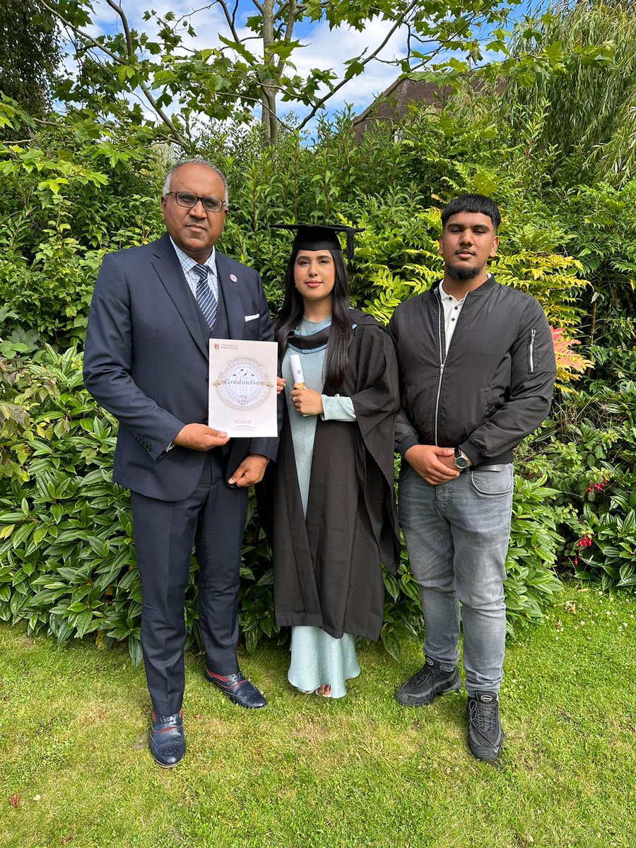 SafarazAli's tweet photo. my third and youngest daughters graduation yesterday in Birmingham of course 😀 #graduation #graduand #Birmingham https://t.co/q4oJcOggZl