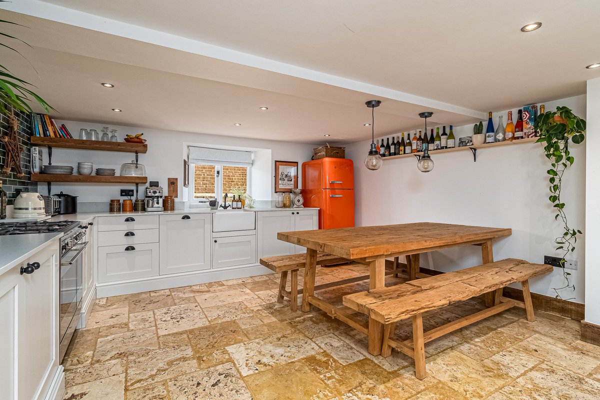 abdigitaluk's tweet photo. Lovely property for sale located in Kislingbury. #realestate #hendersonconnellan #property #forsale #home #HouseHunters https://t.co/VJWbqpAuey
