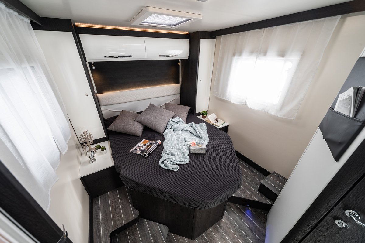 justgouk's tweet photo. Showcasing the Voyager. One of our most popular 4 berth motorhomes 🚐

Reasons why we love the Voyager:
✨ Island bed in its own bedroom
✨ Swivel captain seats
✨ Separate shower and toilet
✨ Plenty of storage

Take a tour of the Voyager: https://t.co/XWQx5KA3Sq https://t.co/Vw42eG08Z3