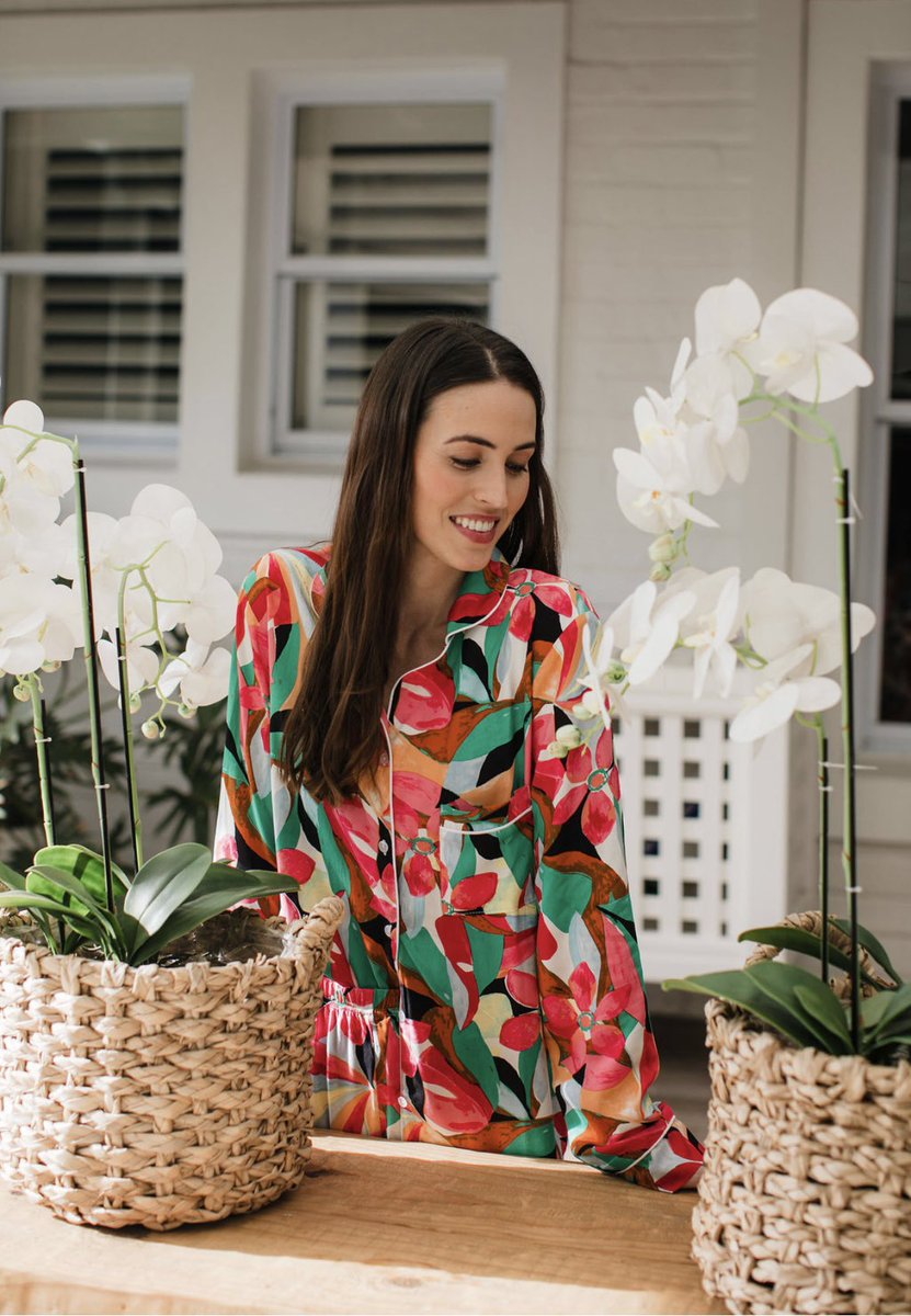 A bunch of new prints in our best selling long sets. The same silky goodness, that you love in our rayon fabrics. You’ll look and feel so good, you won’t want to take these off. 💓