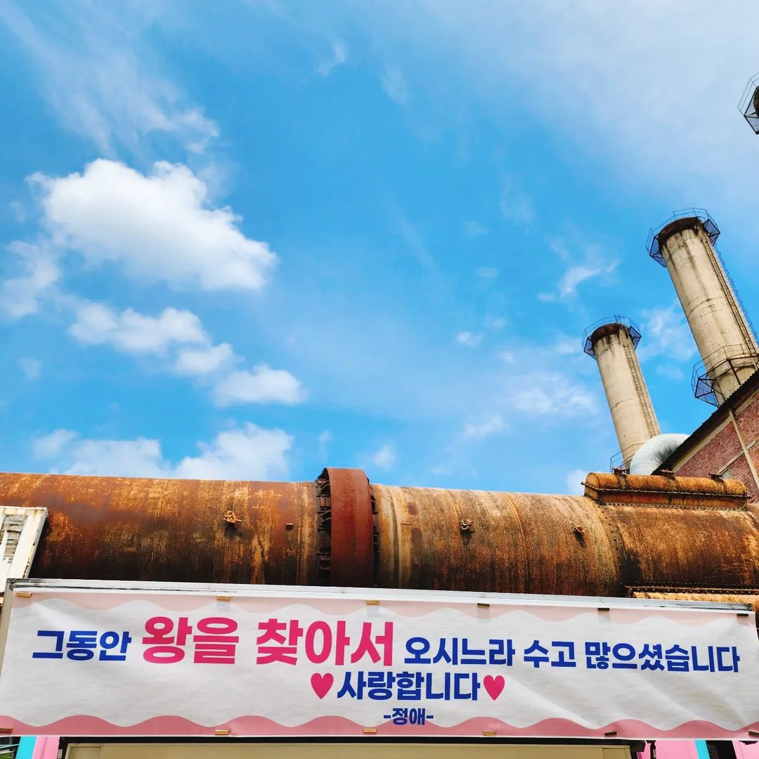 SNSD_0805's tweet photo. 왕을찾아서 마지막 촬영 날 간식차 준비한 서현이
https://t.co/QFeOUZFmCz https://t.co/eTZweb4o6e