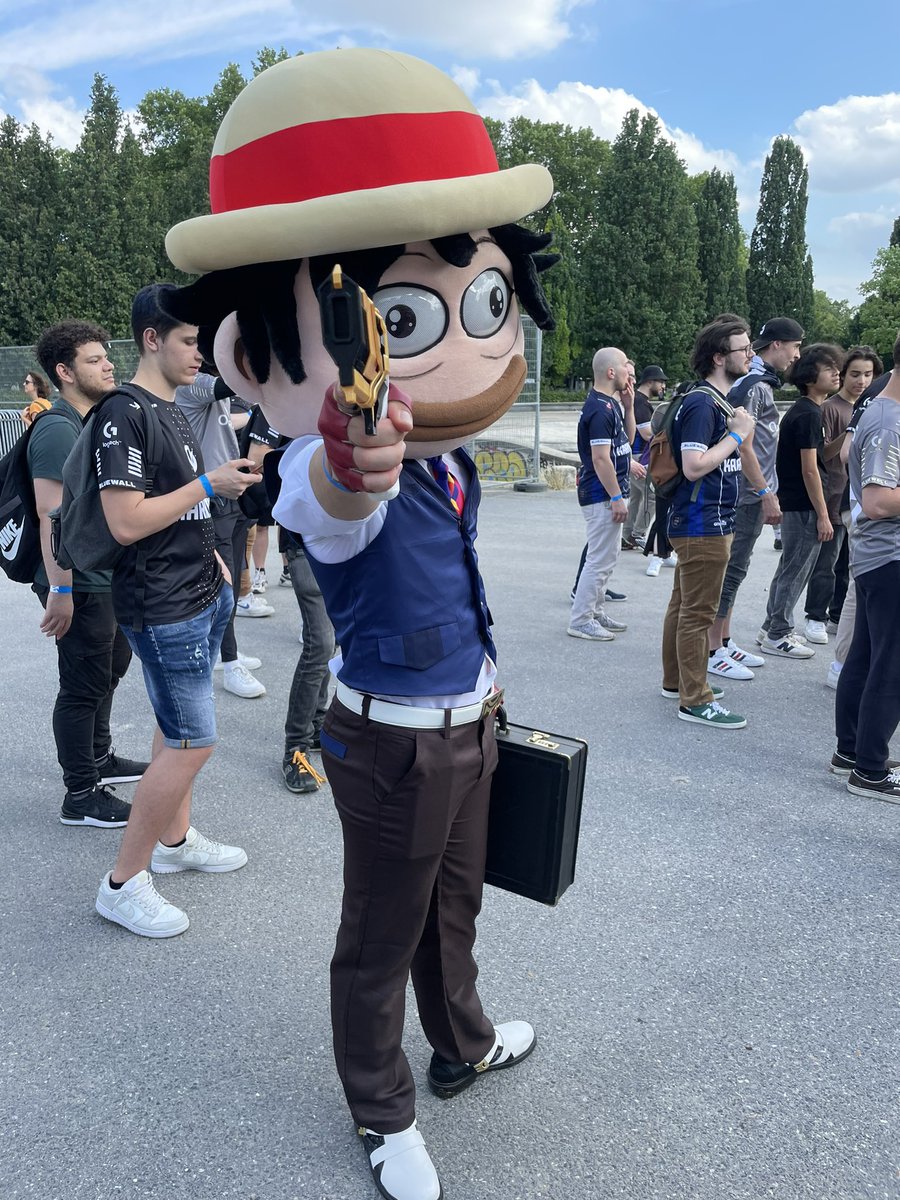 Kc_Peepo's tweet photo. 🚨STOOOP🚨 TU DOIS LIKE, METTRE UN COMMENTAIRE, RETWEET PUIS LIKER TOUS LES COMMENTAIRES EN DESSOUS ! SINON LA LFL VIENDRA TE #KCORPWIN LE #KCORP CHEZ OTP @KarmineCorp https://t.co/H1BmBd12Vo