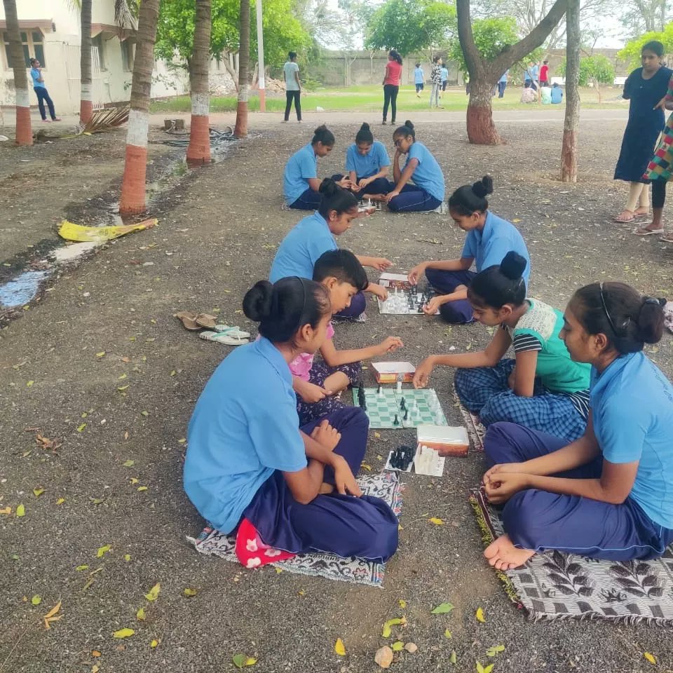 Ahir_Education's tweet photo. Chess day celebration 🎉🎉
#ahir #education #trust #bhatiya
#kalyanpur #devhumidwarka 
#gujarat #admissionopen2023_2024
#schooltocollege https://t.co/rwxe3fu2u1