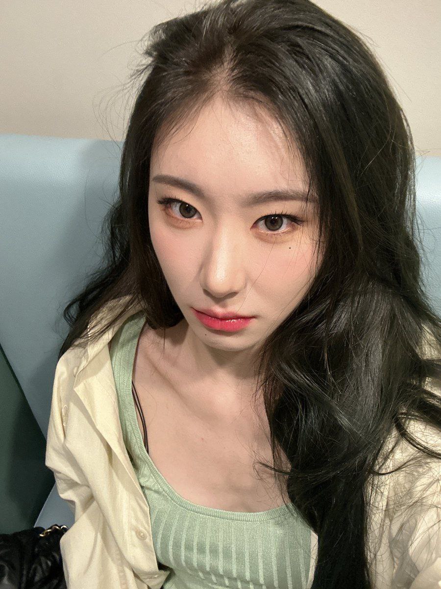 chaesources's tweet photo. 230719 || #CHAERYEONG BUBBLE UPDATE

📸 (16)
🦊 It's a gift, please have it 🥰 https://t.co/SJAFs4AuNu