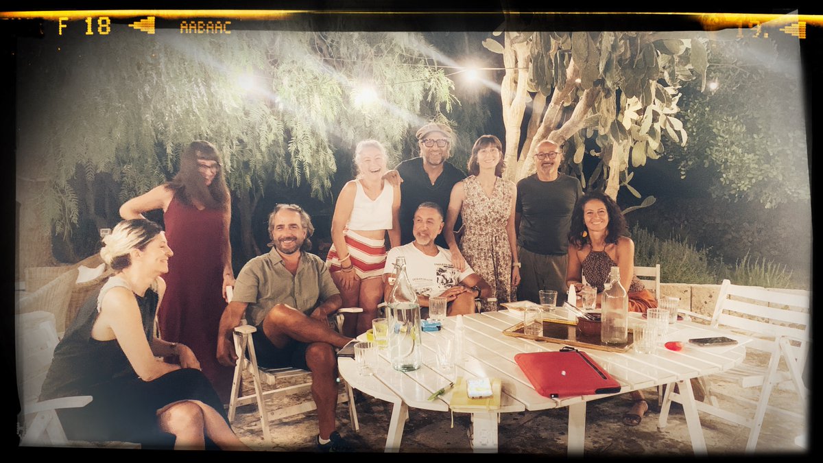 NOI CI STIAMO ORGANIZZANDO!!!
per prepararvi una stagione 𝙐𝙉𝙞𝙘𝘼 ancora più bella di quella che abbiamo già vissuto, la prima di NASCA il teatro.