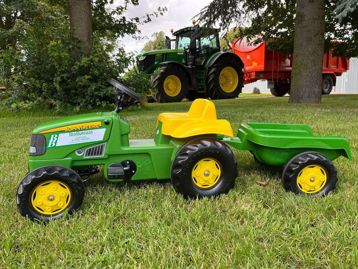 At our Salute to the 1940s event next weekend we are running a raffle on the Saturday to raise money for <a href="/LOROSHospice/">LOROS Hospice</a> 

This fabulous <a href="/JohnDeere/">John Deere USA</a> pedal tractor and trailer worth £100, has been kindly donated by <a href="/BenBurgessAg/">Ben Burgess</a> (Oakham Branch) - Thank you! 🥹🚜