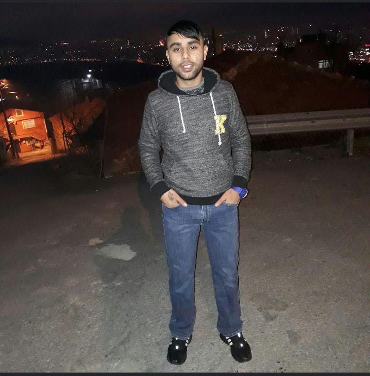 ARANIYOR!!!
Alkollü ve uyuşturucu madde etkisindeyken arabasıyla bisikletli dostumuz Doğanay Güzelgün'e çarparak katleden katil Temel Ünlü ARANIYOR!!!
Görenlerin ve duyanların insaniyet namına kolluk kuvvetlerine ihbar etmesini rica ederiz.
#temelünlünerede #temelünlüyakalansın