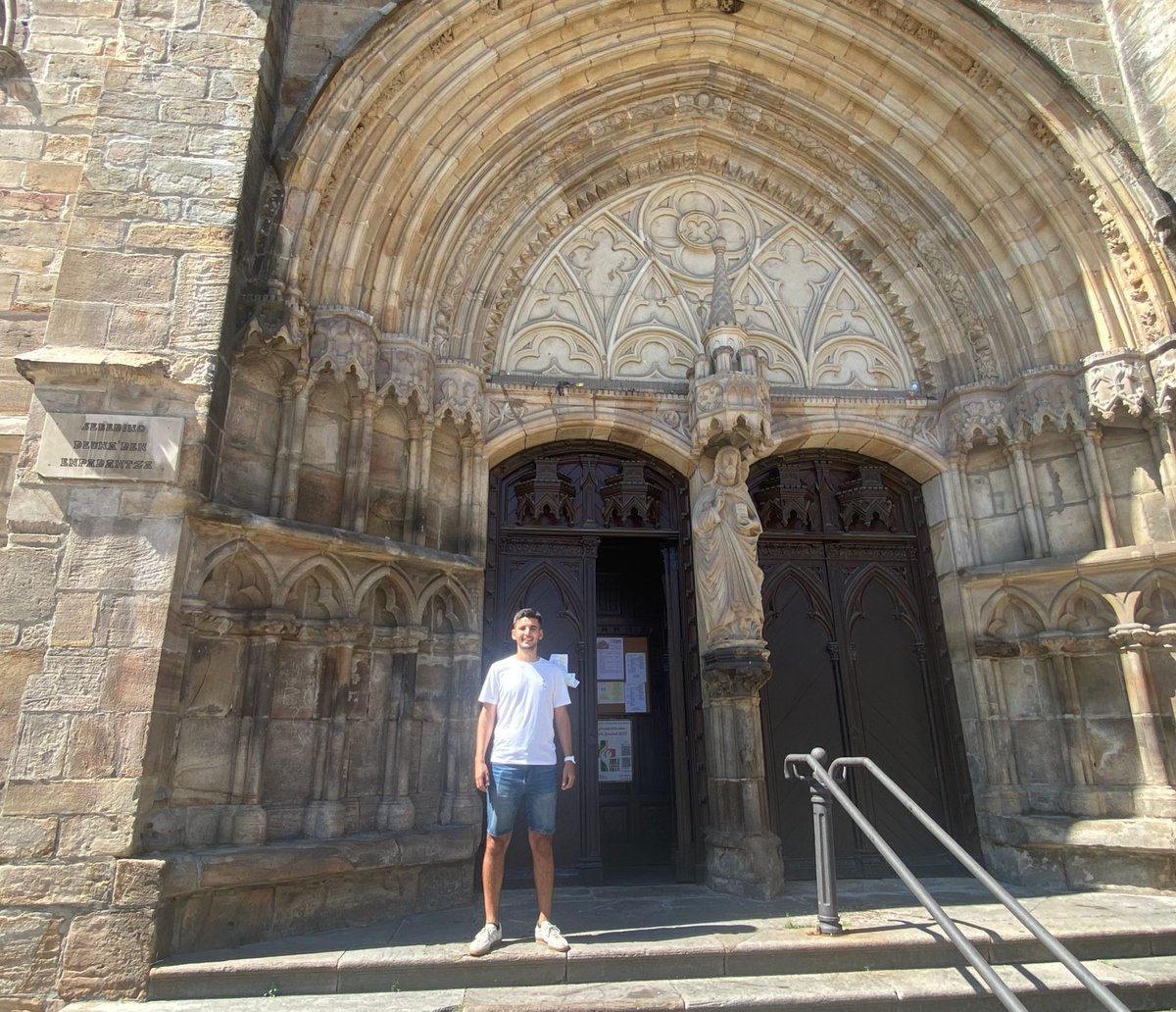 Ander Basaras!

Ander será el analista del primer equipo esta próxima temporada. 
Estudioso y avanzado el técnico Bilbaíno es la última pieza del cuerpo técnico!

Por qué todos somos (B)ALMA!!❤️💙