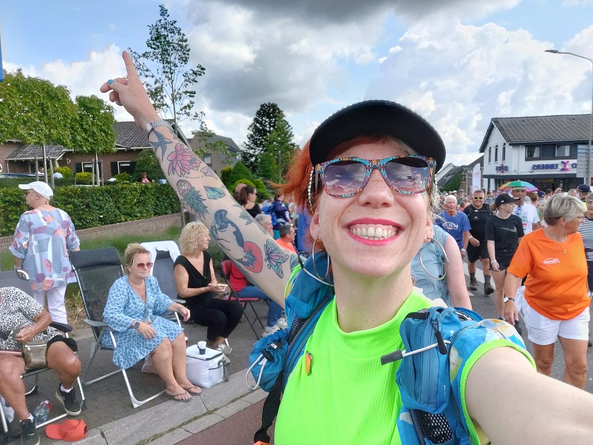 Meisje_Sanne's tweet image. Groesbeek...laat...je...HOREN!

#vierdaagse #4daagse #walkoftheworld #nijmeegsevierdaagse #4daagsenijmegen #4daymarches #zevenheuvelen #dagvangroesbeek