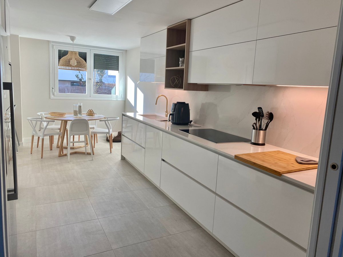 StudioCuccine's tweet photo. Preciosa cocina Lineal Nordic Blanco con detalle en madera.

Sencillez y elegancia en un mismo espacio. https://t.co/FKsGOoB0VN
