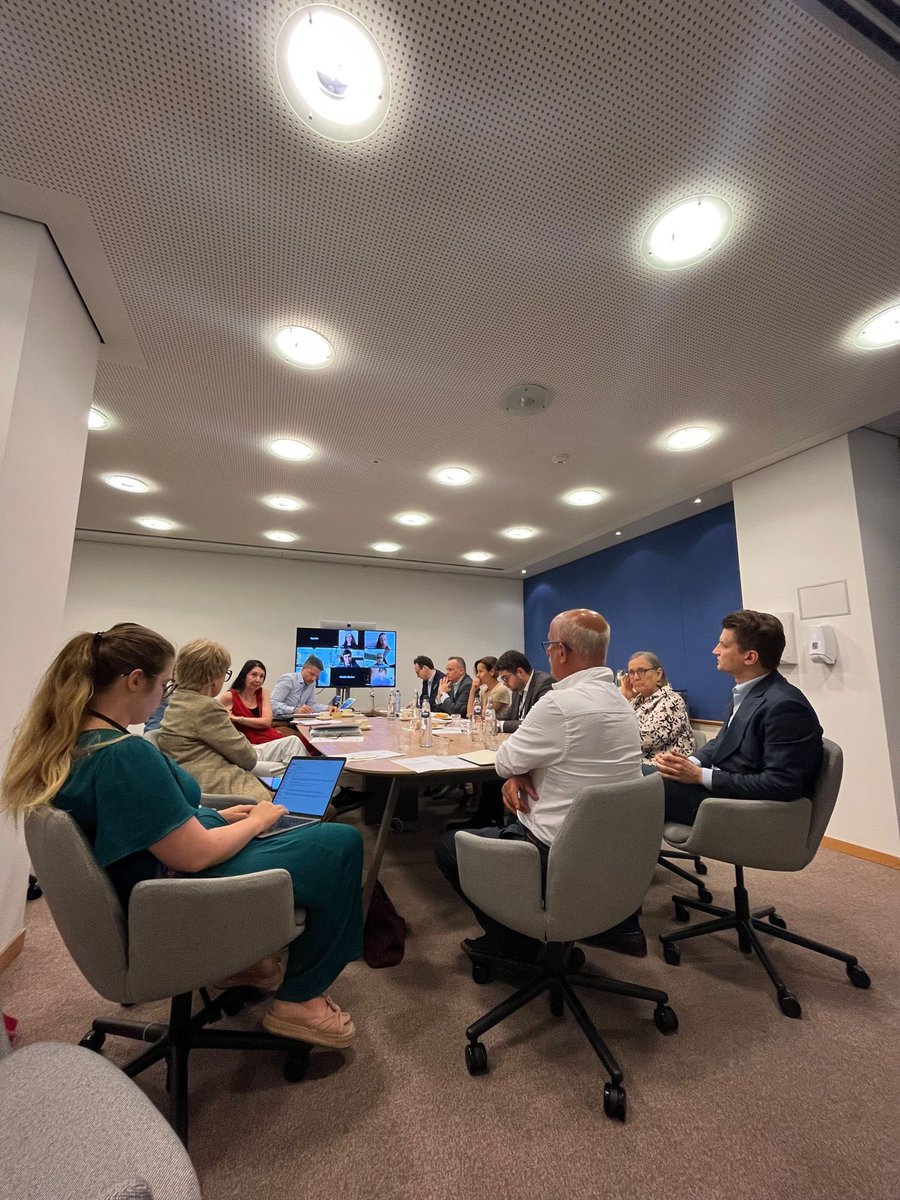 MichalMatlak's tweet photo. Great brainstorming meeting of our new program hosted by @CEUDemInst and @EUI_Schuman on EU enlargement - we will focus on how the EU and the enlargement process should change in the face of the new wave of enlargement (especially the accession of Ukraine). We will bring together academics, experts and politicians from various institutions (with a special role for colleagues from Ukraine).