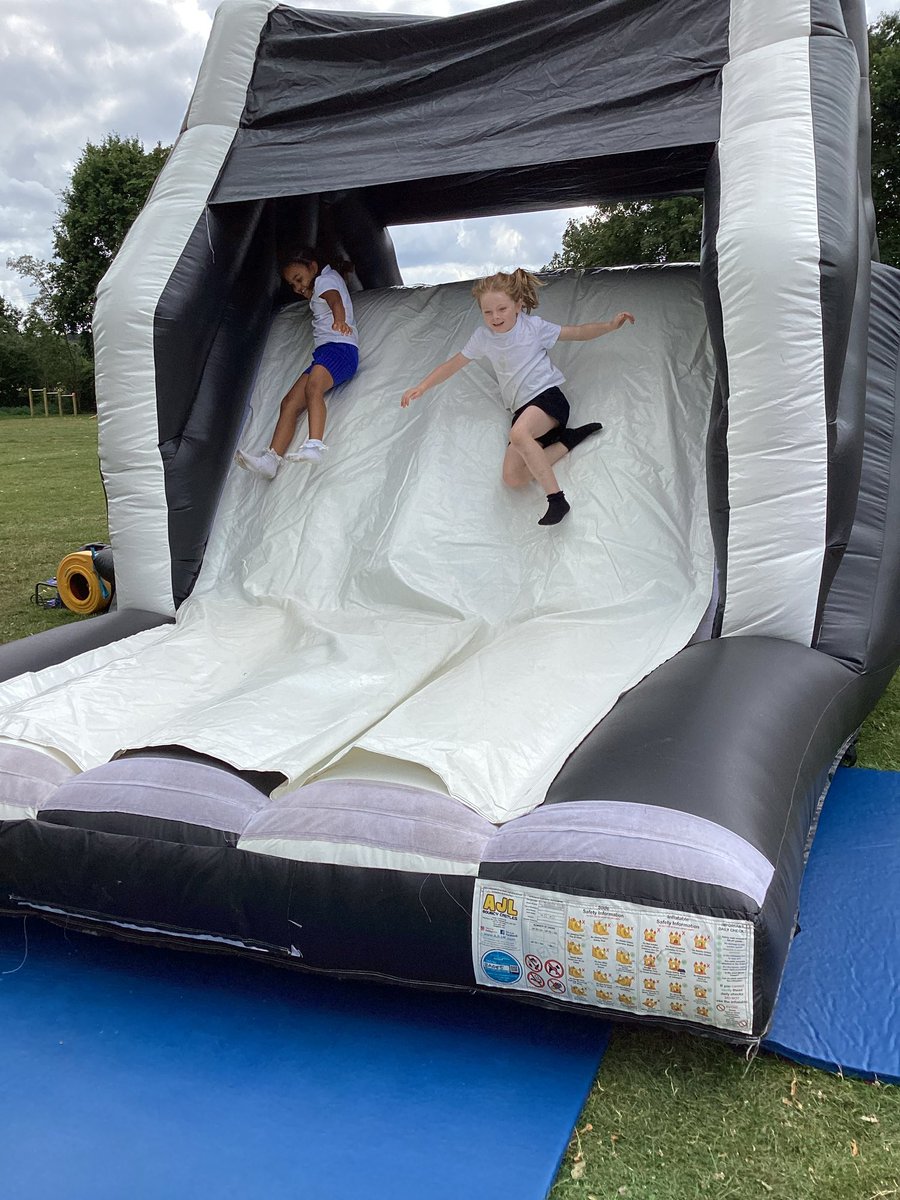 lowerhalstowsch's tweet photo. All of Rochester house in Willow class loved the inflatable assault course! @MFSE_ #housereward #celebrate https://t.co/SN2fL9aRkt