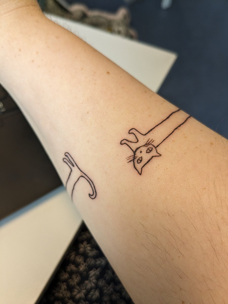 Healing a new tattoo, whilst co-sleeping with a toddler who is dealing with separation anxiety, is going to be interesting. Its those parts of parenthood no one could prepare me for #newtattoo #parenthood #longcat
