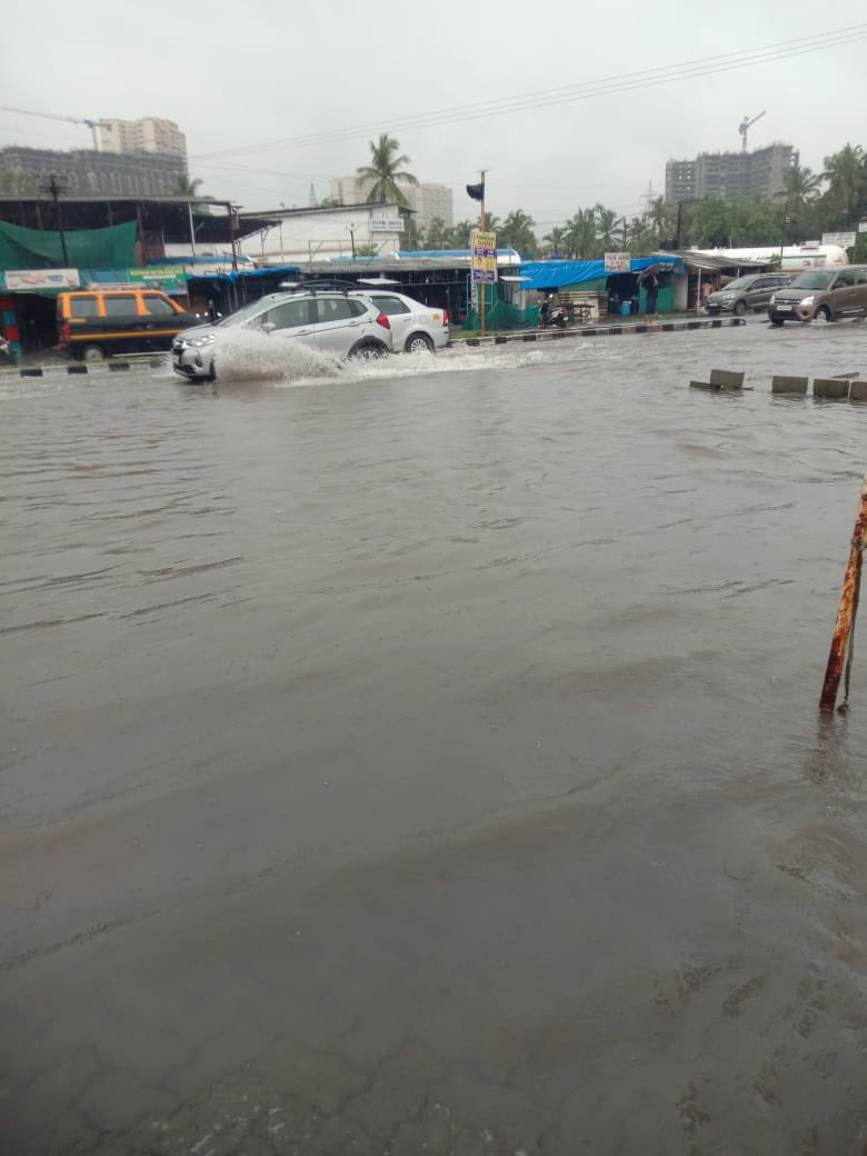 rajfleetcentre's tweet photo. पळस्पा फाटा येथे मोठ्या प्रमाणात पाणी साचले #MSRDC कडे अनेक तक्रारी केल्या परंतु त्यांनी कोणतीही कार्यवाही केली नाही.या प्राधिकरणाच्या दुर्लक्षामुळे नागरिक त्रस्त आहेत.या विभागावर कठोर कारवाई करण्यात यावी. @LoksattaLive @NaviMumbaiVoice @TOINaviMumbai @htTweets @vashisaleshpcl https://t.co/4JSZvfeio4