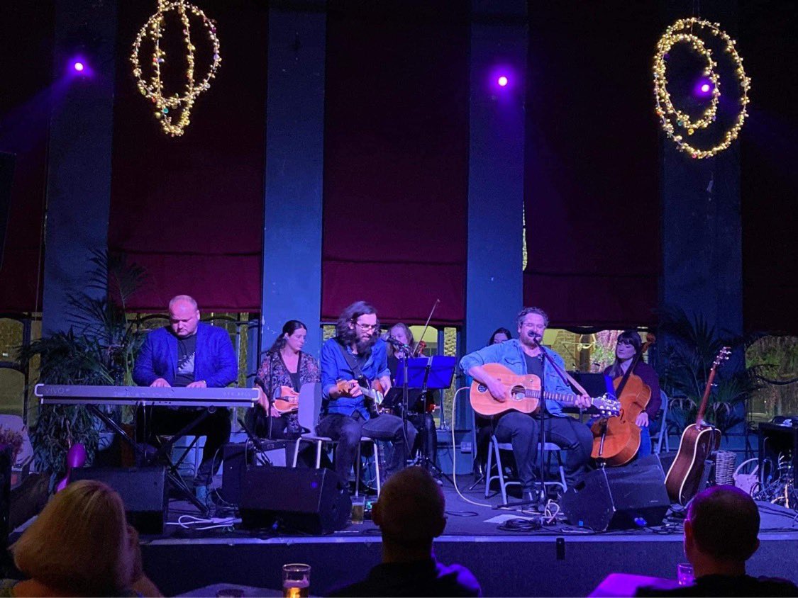 onlychildmusic's tweet photo. 🎻🎻  ONE WEEK TO GO 🎻🎻

The annual ‘with strings’ gig arrives at @theAlbertDock inside the iconic @tateliverpool next Thursday, July 27th - with a brand new song available from tomorrow, it’s time to grab one of the last few choc ices 👇

🎟️ https://t.co/MacBBaJqnM https://t.co/2ELF8Y2xsA