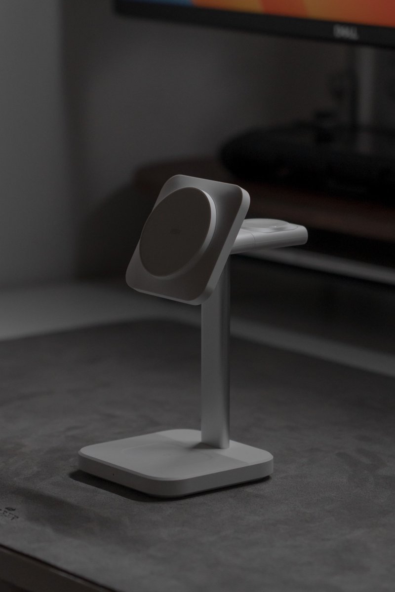_BlackjackTek_'s tweet photo. This is the #HaloLock by ESR 🔥

#Productivity #power #hub https://t.co/SzHoQGnjzC