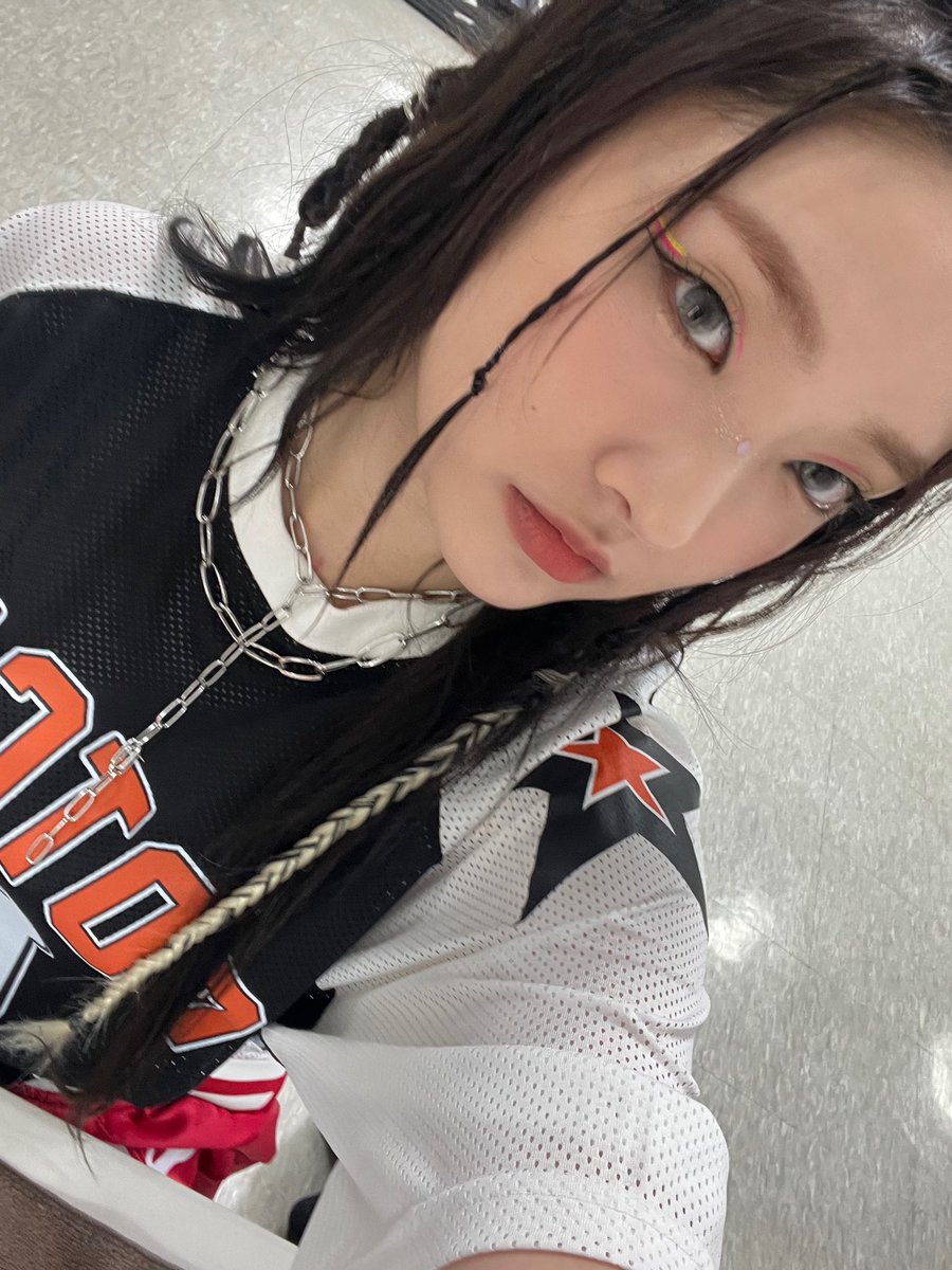 [#박소은]
Glow up 준비 중에 슬쩍➰🩶

#QUEENDOMPUZZLE

#Weeekly #위클리
#ParkSoeun