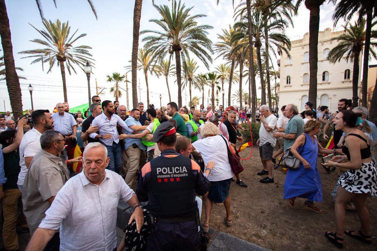 Aquí el NAZI que trajo <a href="/LGBadalona/">Francisco García</a> al mitin de <a href="/Igarrigavaz/">Ignacio Garriga</a> y que golpearon y pisotearon a abuelas en Badalona <a href="/Totbadalona/">TOT Badalona</a> <a href="/bdncom/">Badalona Comunicació</a> @principal_cat <a href="/Spanish_Revo/">Spanish Revolution</a> <a href="/Al_descubierto_/">Al Descubierto</a> <a href="/Miquel_R/">Miquel Ramos 🥘</a> <a href="/La_Directa/">Directa</a> <a href="/AteneuBarbera/">Ateneu de Barberà</a> <a href="/bdvplantacara/">Barberà PLANTA CARA</a> <a href="/Reusantifa/">Reus antifeixista</a> <a href="/el_pais/">EL PAÍS</a> <a href="/GuanyemBDN/">Guanyem Badalona</a> <a href="/antifaBDN/">Badalona Antifeixista ⚒️</a>