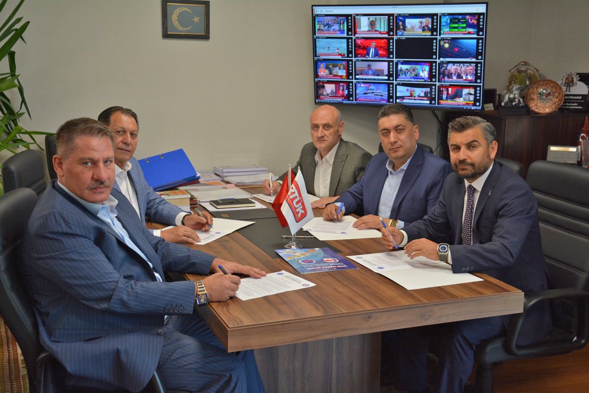 _omerbudak_'s tweet photo. 7. Dönem Toplu Sözleşme Öncesi RTÜK Başkan Yardımcısı @ibrahimuslu55 ile bir araya gelerek Toplu Sözleşme taleplerini görüştük. https://t.co/KtUuY2buiH