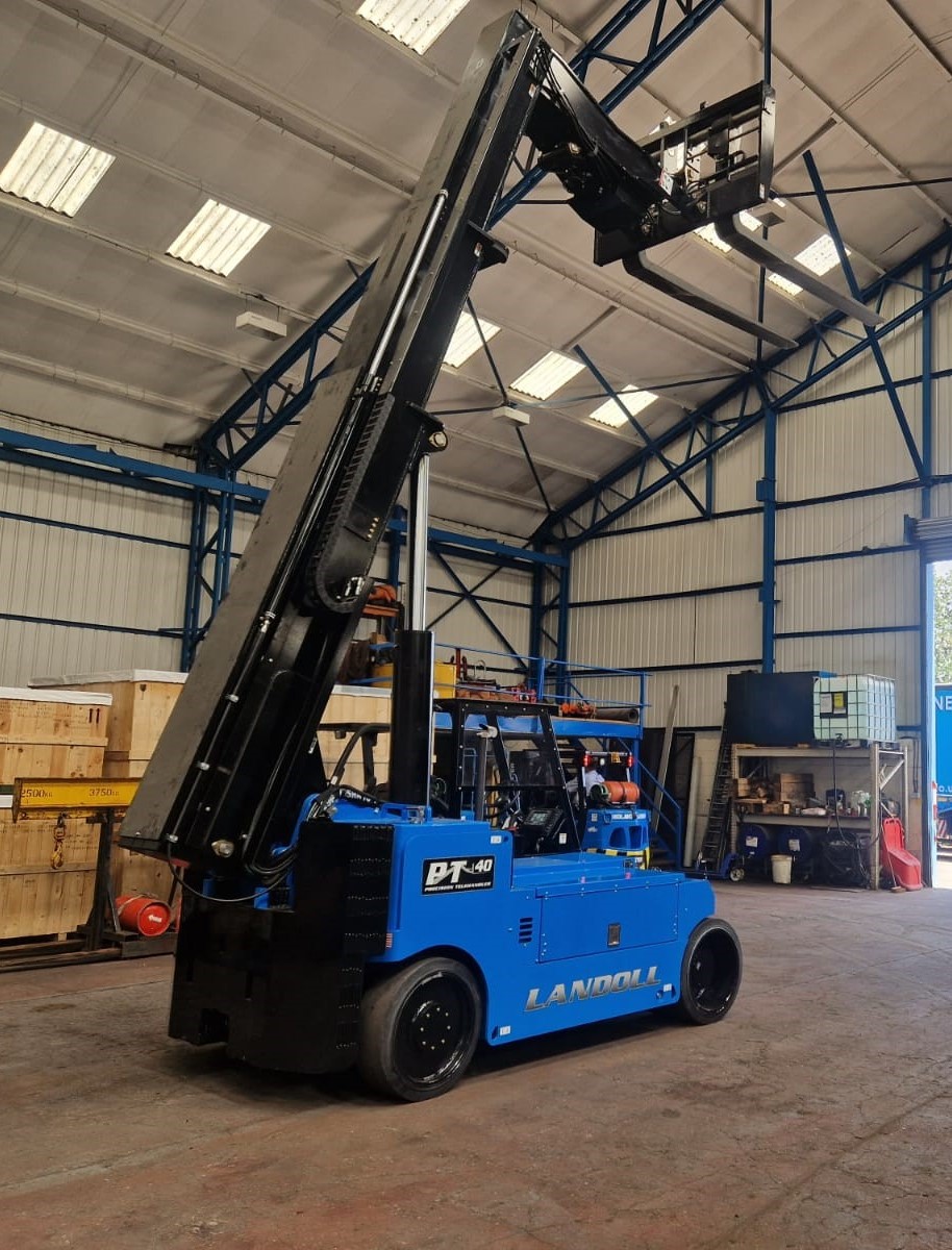 MidlandLift's tweet image. Sign writing in process of our 6m High lift truck.  Pictures to follow shortly …..
#LandollPT40# #machinemovers# #heavyhaulagetransport#
#factoryrelocations#  #heavyhaulage# #telehandler# #precisionlifting# #machinerelocation# #heavyliftmachinery#
midlandmachinery.co.uk